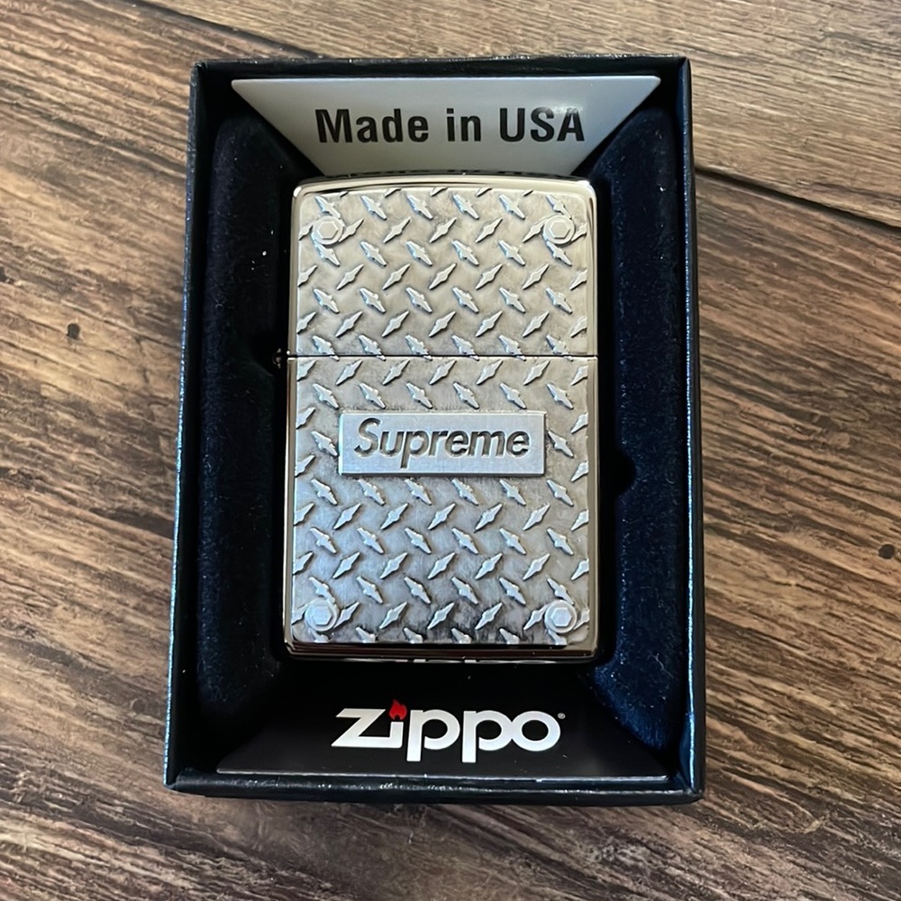 Supreme zippo